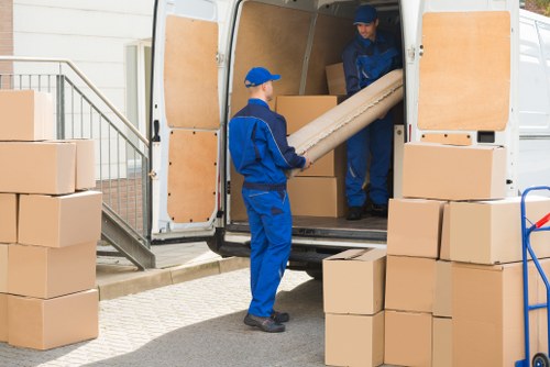 Furniture removals planning in Finsburypark street setting