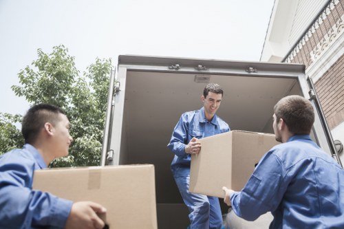 Local street access considerations for a moving truck in Finsburypark