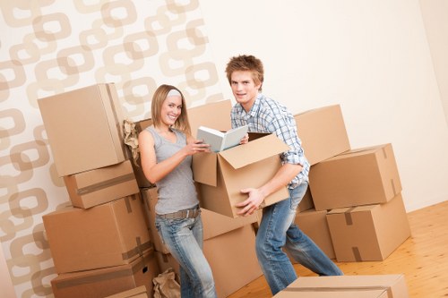 Smart packing and labeling for moving home
